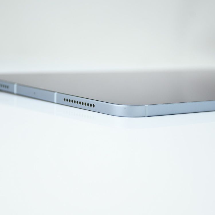 �����ʡ�docomo SIM�ե꡼iPad Air ��4���� 64GB �������֥롼
