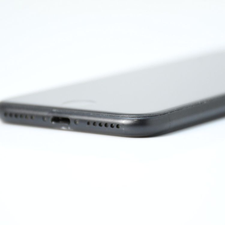 �ڱվ����ʡ������Хåƥ꡼83���SIM�ե꡼ iPhone SE �裲���� 64GB �֥�å�