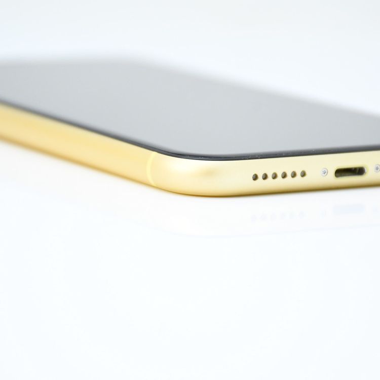 �����ʡ������Хåƥ꡼82���au SIM�ե꡼ iPhone XR 64GB ��������