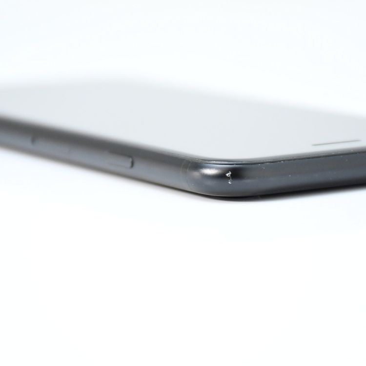 �ڱվ����ʡ�SIM�ե꡼ iPhone SE �裲���� 64GB �֥�å�