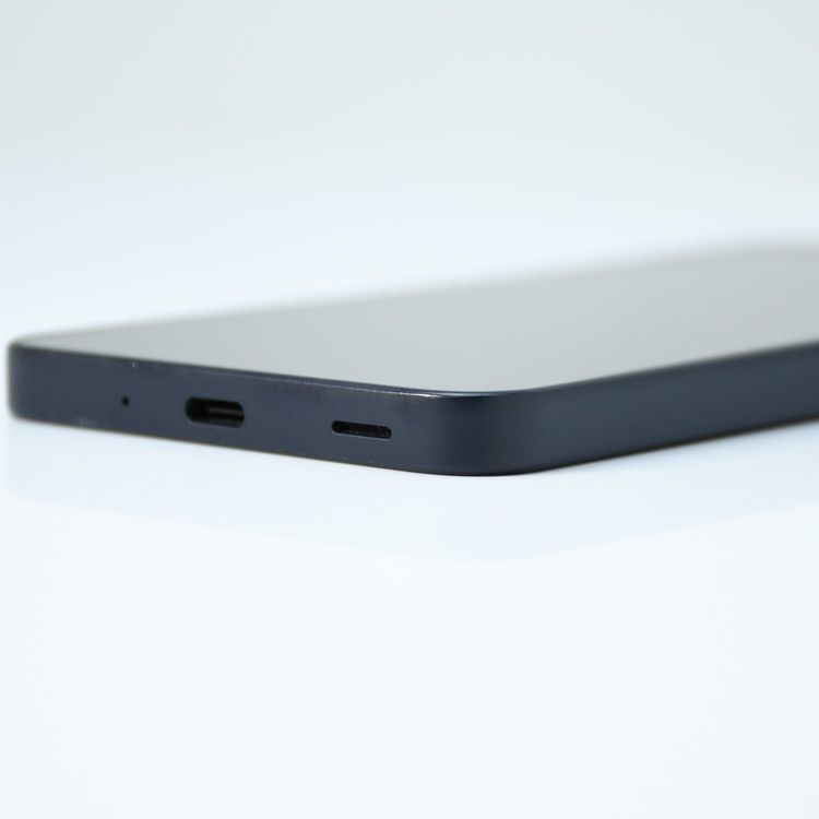 �ڥ���󥯡�docomo SIM�ե꡼ AQUOS wish4 SH-52E �֥�å�