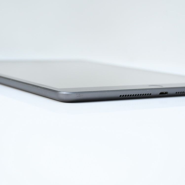 �ڥХåƥ꡼�������� 86���iPad ��7���� Wi-Fi��ǥ� 32GB MW742J/A