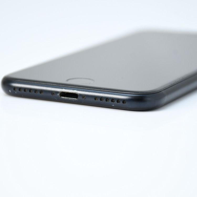 �ڽ����Хåƥ꡼83%��docomo SIM�ե꡼ iPhone SE��3���� 64GB�ߥåɥʥ���