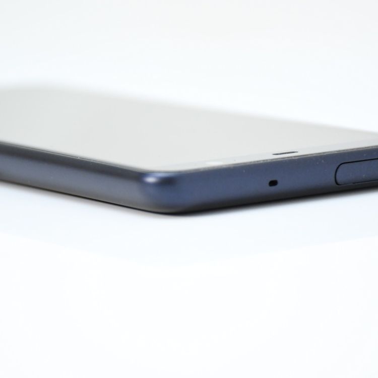 �ڱվ����ʡ�SIM�ե꡼ docomo arrows Be4 Plus F-41B �֥�å�