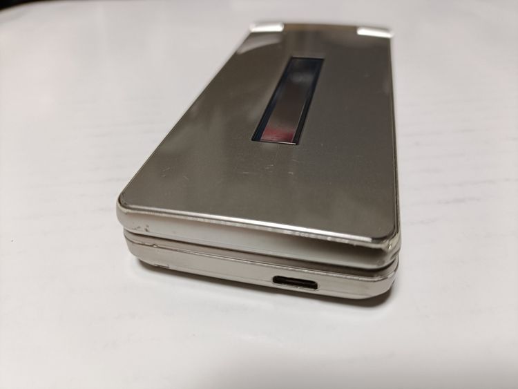 �� docomo SH-02L AQUOS SHARP �������� �������