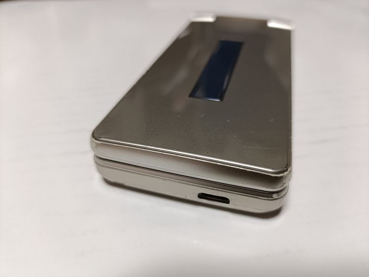 �� docomo SH-02L AQUOS SHARP �������� �������