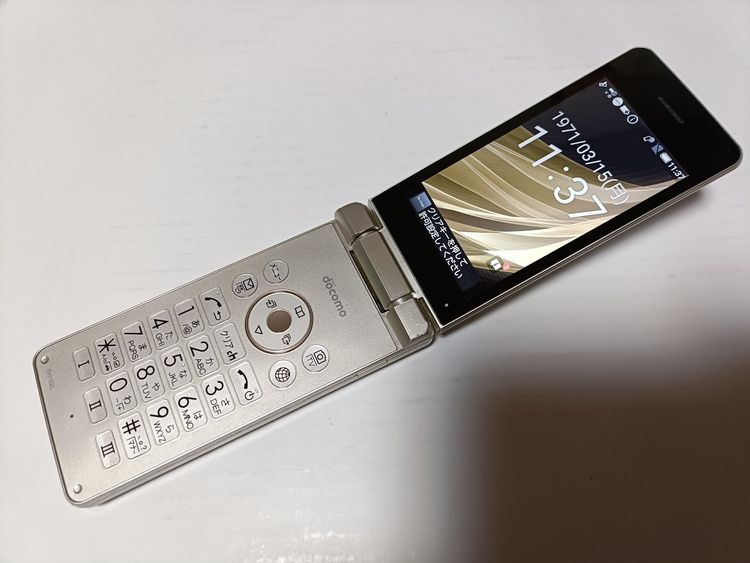 �� docomo SH-02L AQUOS SHARP �������� �������