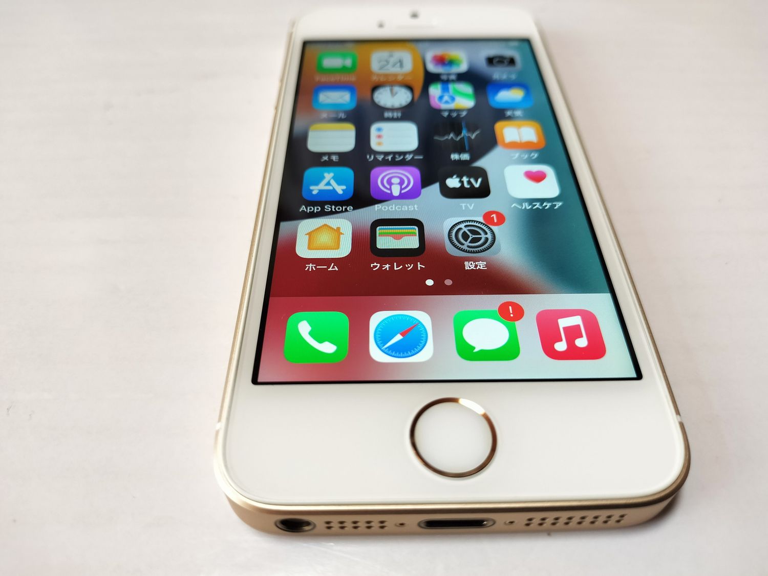 iPhone SE 32GB ゴールド ロック解除済 新品（ムスビー｜☆ au  