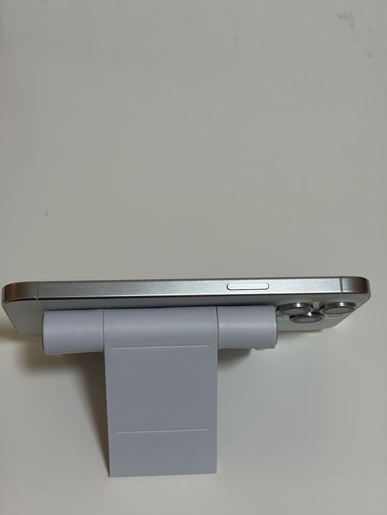 ���Хåƥ꡼82% SIM�ե꡼ iPhone15ProMax 256GB �ۥ磻�ȥ����˥���