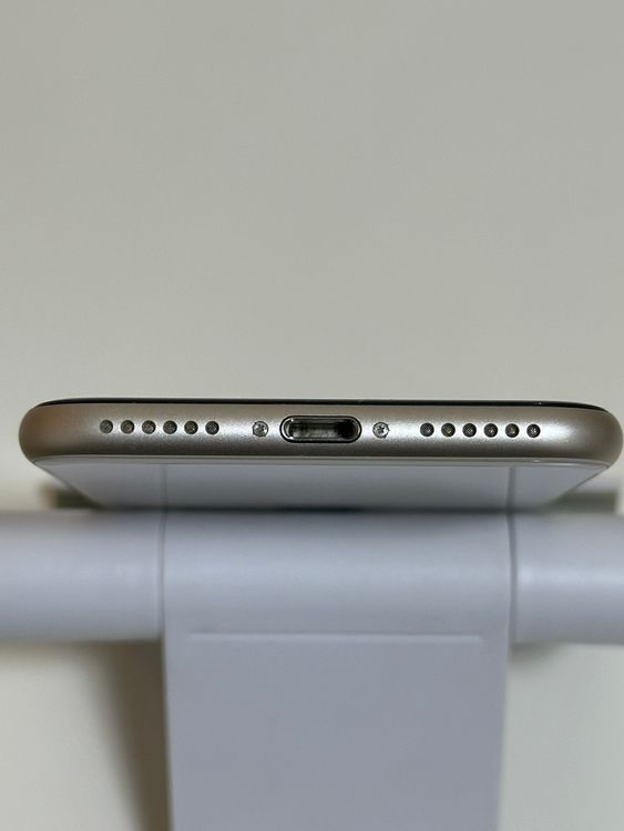 ��SIM�ե꡼ iPhoneSE ��2���� 64GB �ۥ磻��