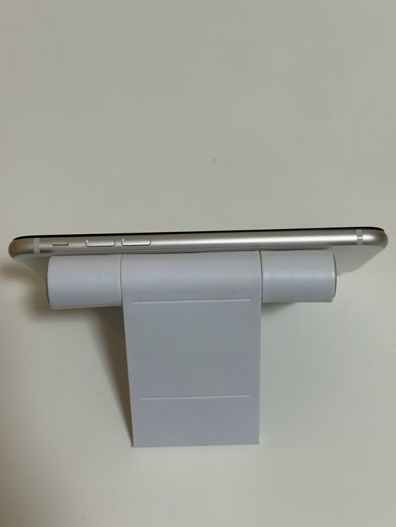 ��SIM�ե꡼ iPhoneSE ��3���� 128GB �������饤��