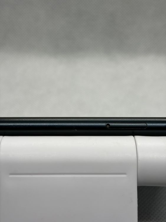 ��SIM�ե꡼ iPhoneSE ��3���� 64GB �ߥåɥʥ��� �Хåƥ꡼80%