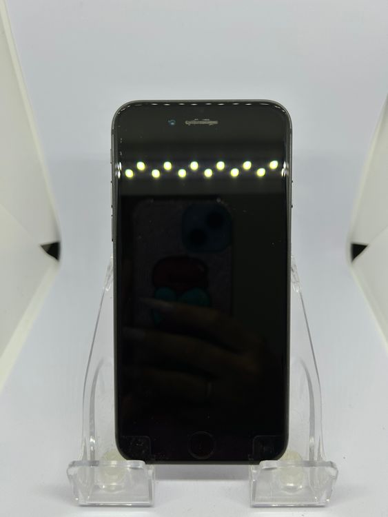 ��SIM�ե꡼ iPhone8  64GB ���ڡ������쥤