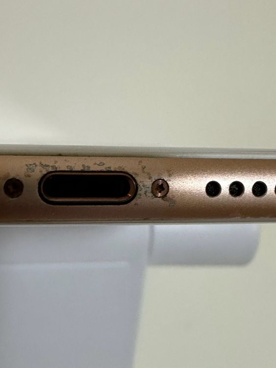���Хåƥ꡼84% SIM�ե꡼ iPhone8 64GB �������