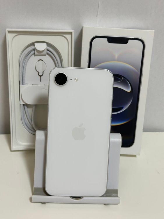 ������Ʊ�� �Хåƥ꡼100% SIM�ե꡼ iPhone16e 256GB �ۥ磻��