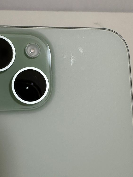 ���Хåƥ꡼82% SIM�ե꡼ iPhone15 256GB ���꡼��
