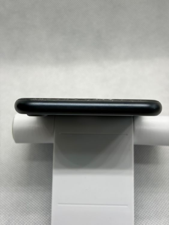 ���Хåƥ꡼81% SIM�ե꡼ iPhoneSE��3���� 128GB �ߥåɥʥ���