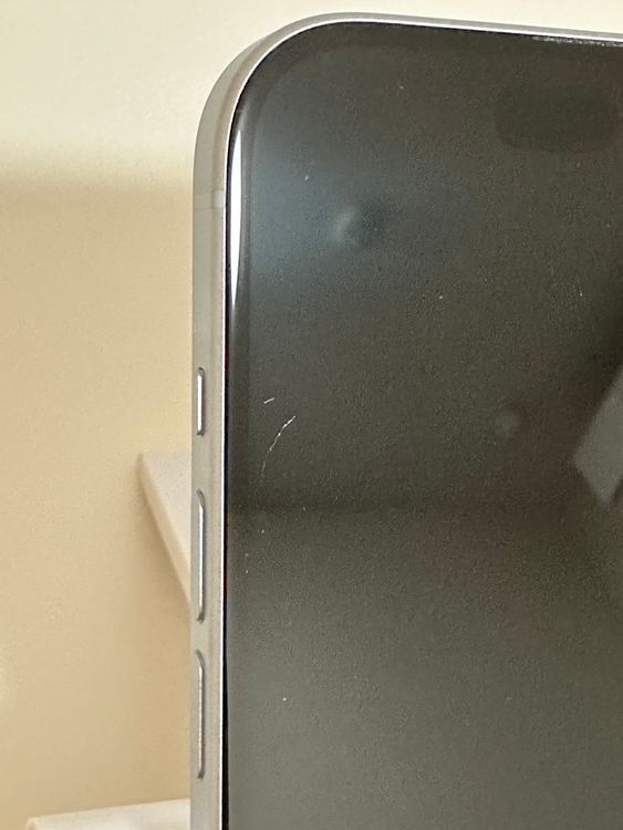 ���Хåƥ꡼82% SIM�ե꡼ iPhone15 128GB �֥롼