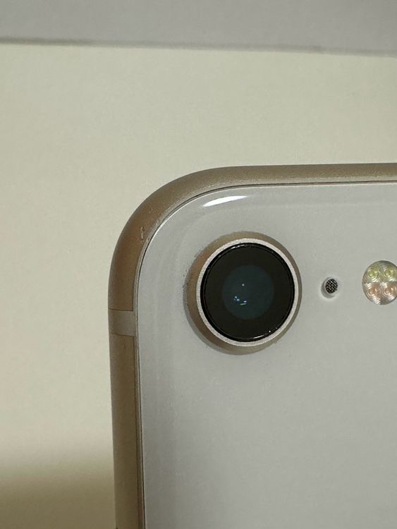 ���Хåƥ꡼85% SIM�ե꡼ iPhoneSE ��3���� 64GB �������饤��