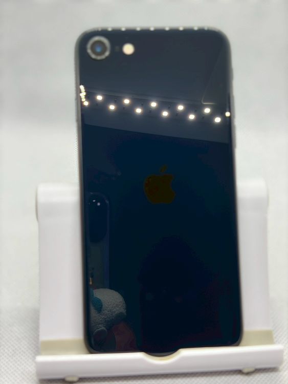 ���Хåƥ꡼83% ���� SIM�ե꡼ iPhoneSE ��3���� 64GB �ߥåɥʥ���