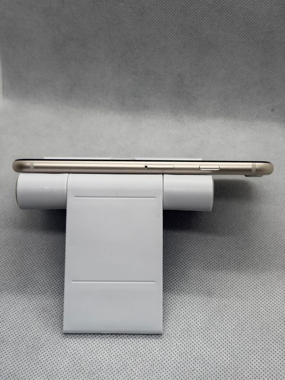 ������ SIM�ե꡼ iPhoneSE ��3���� 64GB �������饤��