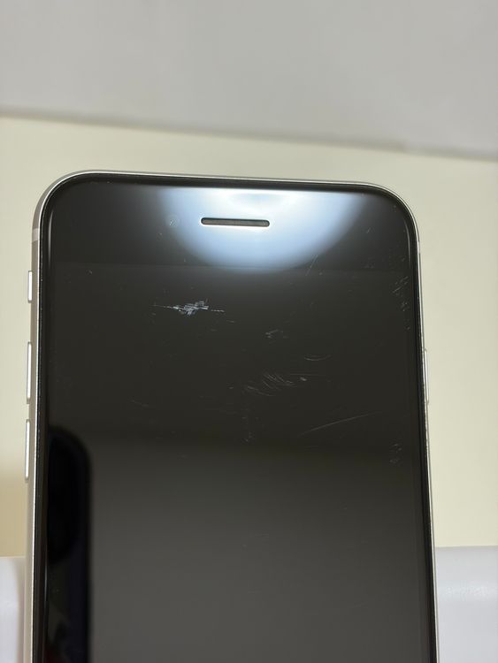 ��SIM�ե꡼ iPhoneSE ��2���� 64GB �ۥ磻��