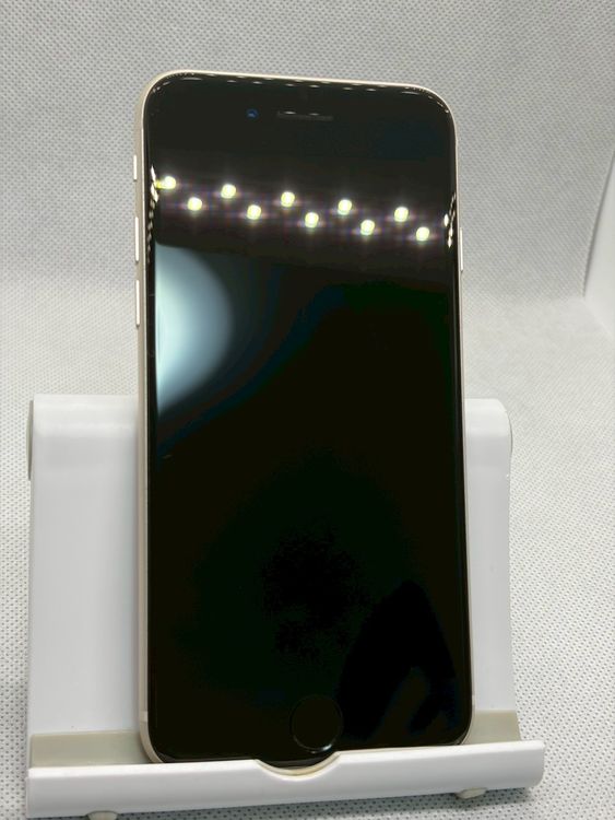 ��SIM�ե꡼ iPhoneSE ��3���� 64GB �������饤�� �Хåƥ꡼81%