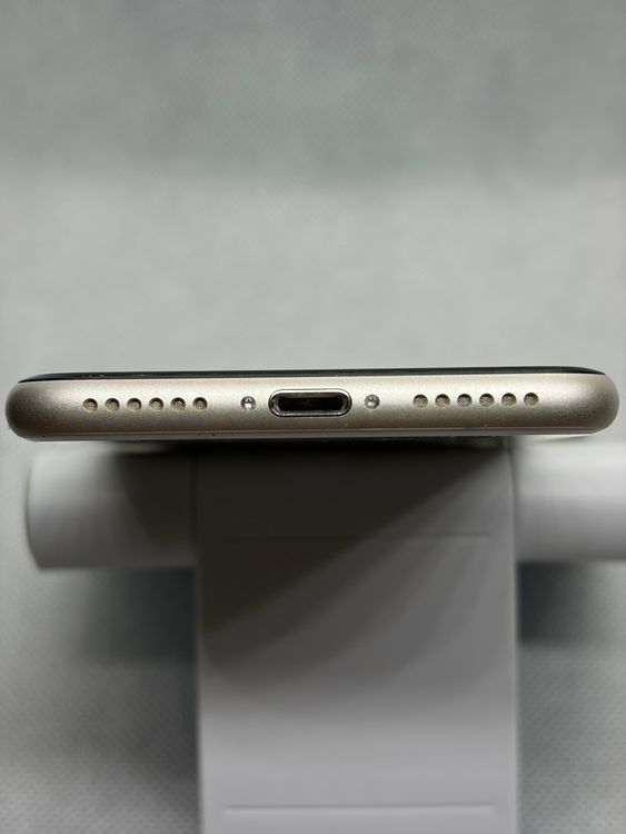 ��Ķ���� SIM�ե꡼ iPhoneSE ��3���� 64GB �������饤�� �Хåƥ꡼81%
