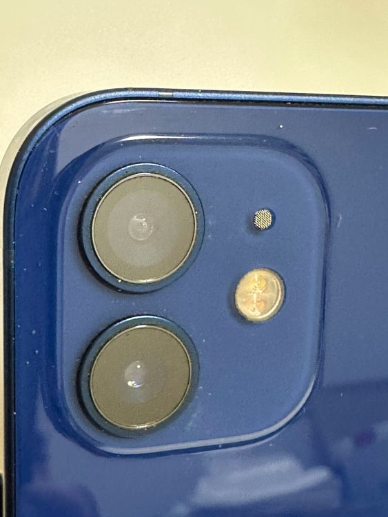 ���Хåƥ꡼81% SIM�ե꡼ iPhone12 64GB �֥롼