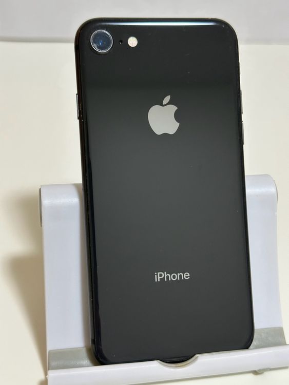 ���Хåƥ꡼84% SIM�ե꡼ iPhone8 64GB ���졼