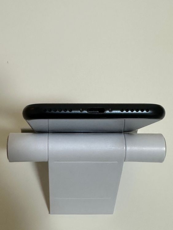 ��SIM�ե꡼ iPhoneSE ��3���� 64GB �ߥåɥʥ���