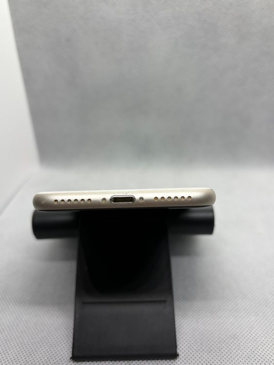 ���ϥԥͥ��ͥå� SIM�ե꡼ iPhoneSE ��3���� 64GB �������饤�� �Хåƥ꡼87%