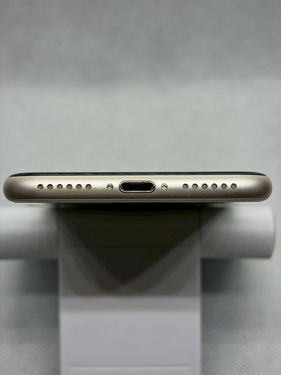 ���Хåƥ꡼86% ���� SIM�ե꡼ iPhoneSE ��3���� 64GB �������饤��