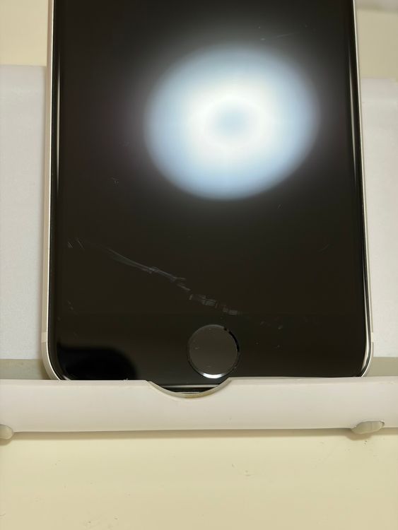 ���Хåƥ꡼91% SIM�ե꡼ iPhoneSE ��2���� 64GB �ۥ磻��