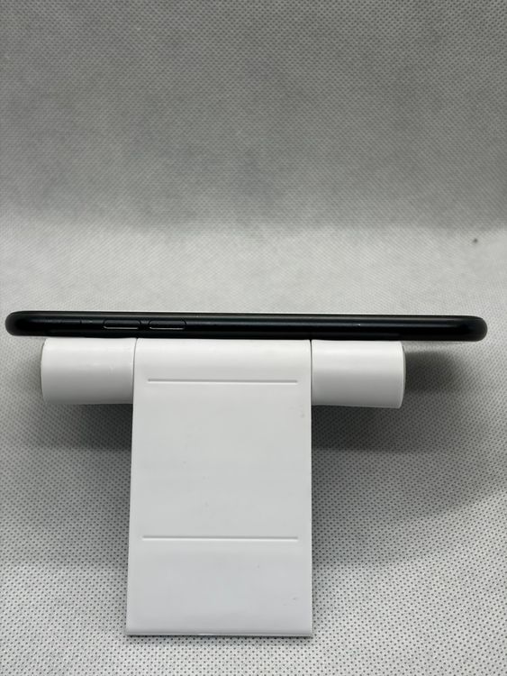 ���Хåƥ꡼81% SIM�ե꡼ iPhoneSE��3���� 128GB �ߥåɥʥ���