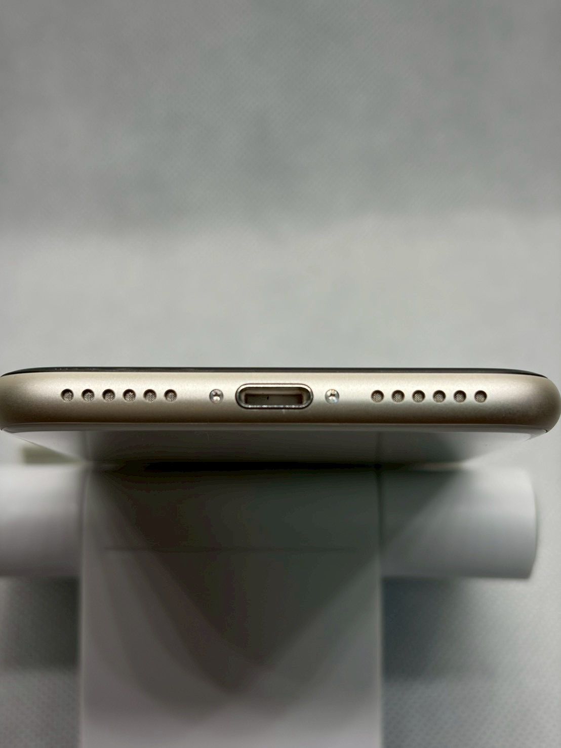 ムスビー｜○バッテリー98% 超美品 SIMフリー iPhoneSE 第3世代 128GB