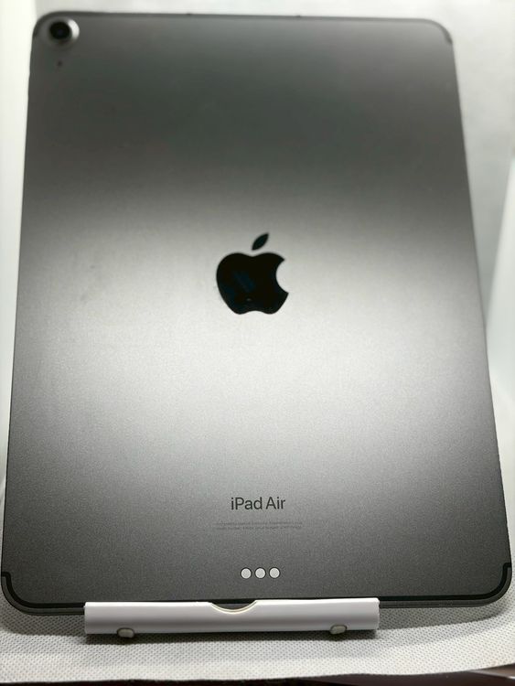 ��SIM�ե꡼ iPad Air ��5���� 64GB ���졼 �Хåƥ꡼86%