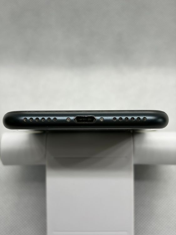 ��Ķ���� SIM�ե꡼ iPhoneSE ��3���� 64GB �ߥåɥʥ��� �Хåƥ꡼83%