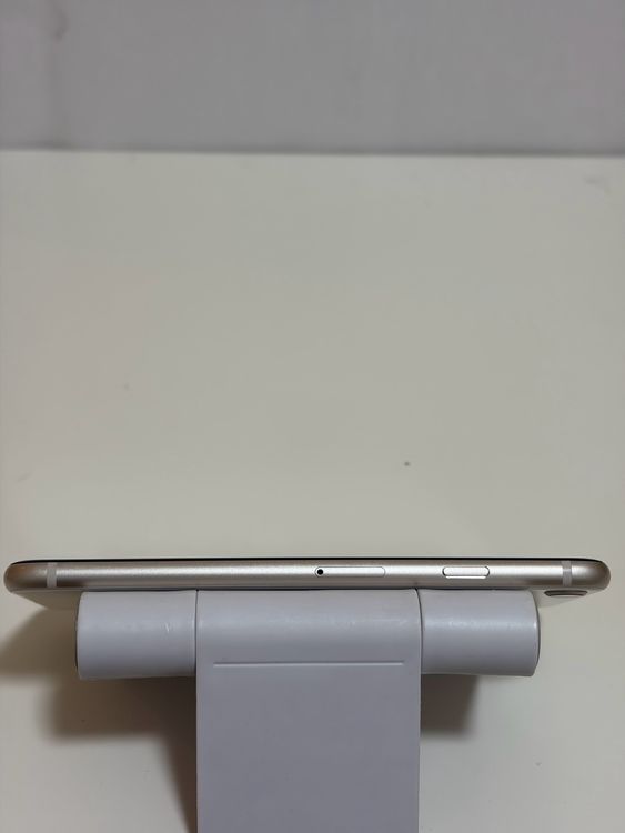 ���Хåƥ꡼81% SIM�ե꡼ iPhoneSE ��3���� 64GB �������饤��