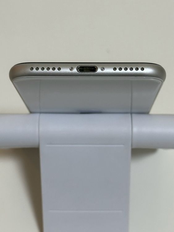 ������ SIM�ե꡼ iPhoneSE ��2���� 64GB �ۥ磻��