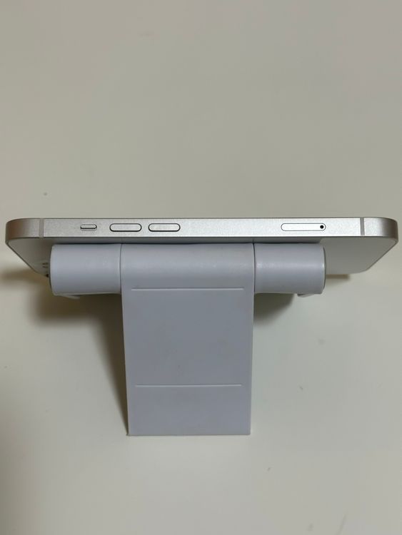 ���Хåƥ꡼83% SIM�ե꡼ iPhone13 128GB �������饤��