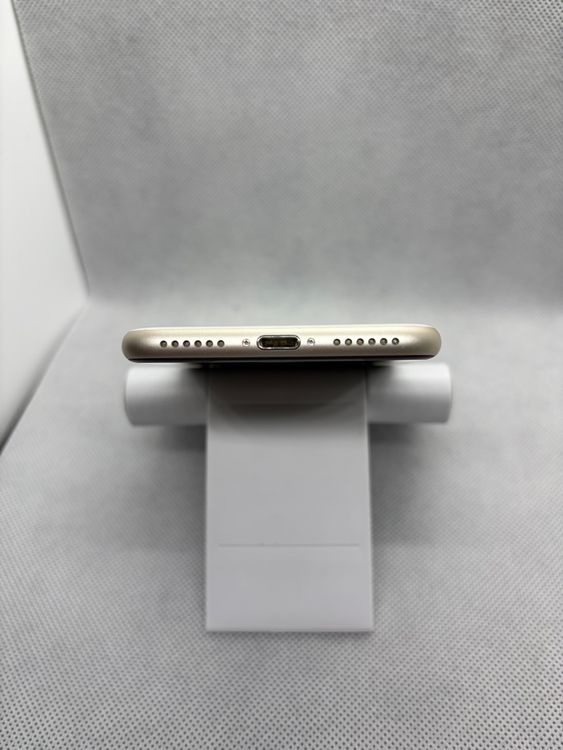 ��Ķ���� SIM�ե꡼ iPhoneSE ��3���� 64GB �������饤�� �Хåƥ꡼82%