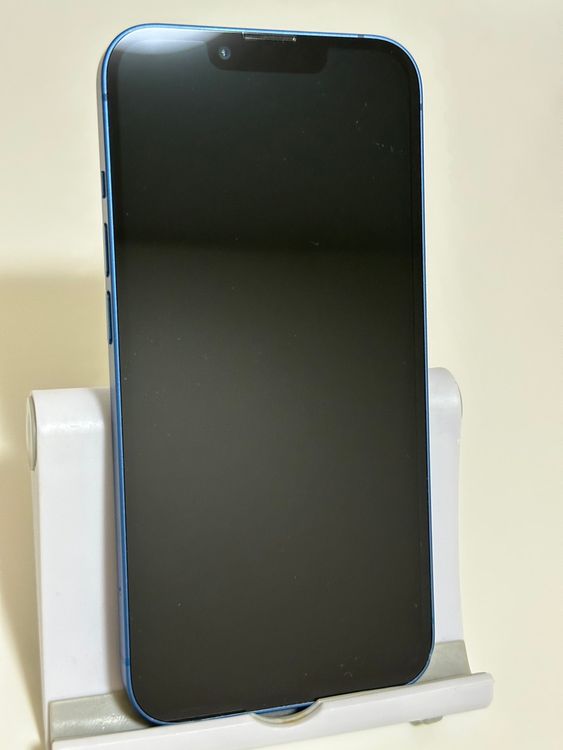 ���Хåƥ꡼81% SIM�ե꡼ iPhone13 128GB �֥롼