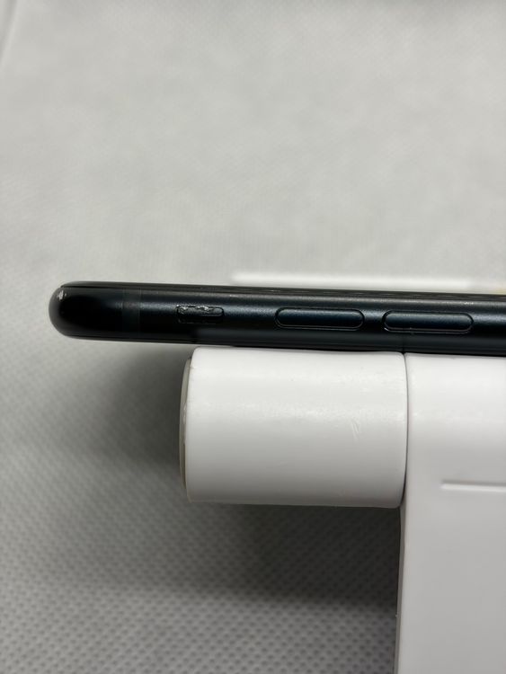 ���Хåƥ꡼92% SIM�ե꡼ iPhoneSE ��3���� 128GB �ߥåɥʥ���