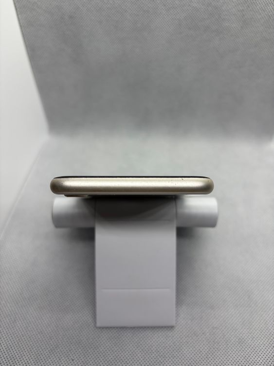 ���ϥԥͥ��ͥå� SIM�ե꡼ iPhoneSE ��3���� 64GB �������饤�� �Хåƥ꡼82%