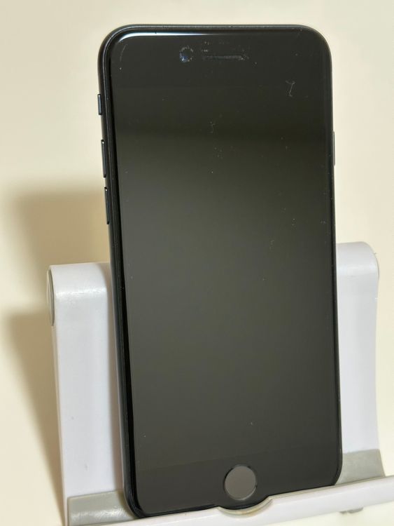 ���Хåƥ꡼84% SIM�ե꡼ iPhoneSE ��3���� 128GB �ߥåɥʥ���