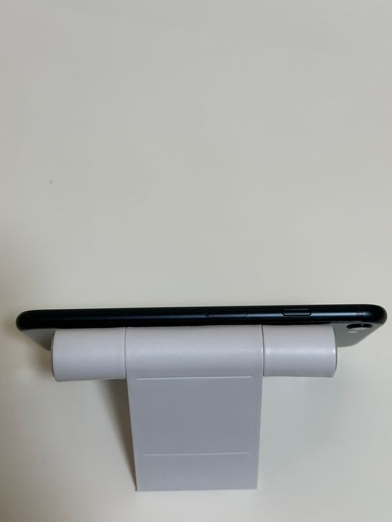 ��SIM�ե꡼ iPhoneSE ��3���� 64GB �ߥåɥʥ���