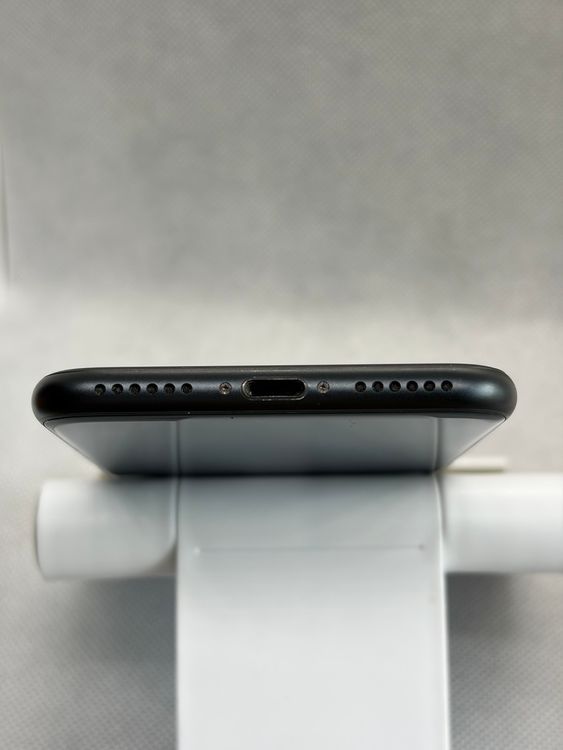 ���Хåƥ꡼90% SIM�ե꡼ iPhoneSE ��3���� 64GB �ߥåɥʥ���