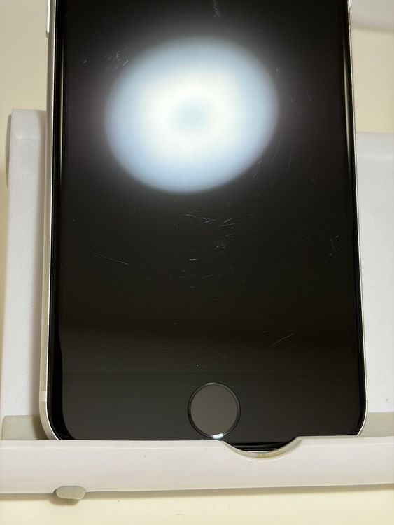 ��SIM�ե꡼ iPhoneSE ��2���� 64GB �ۥ磻��