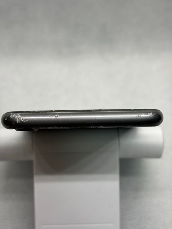 ���Хåƥ꡼85% SIM�ե꡼ iPhone8 64GB ���졼